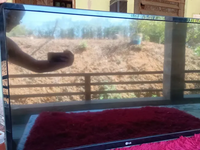 TV LG 42LS5700 com defeito (para retirada de peças)