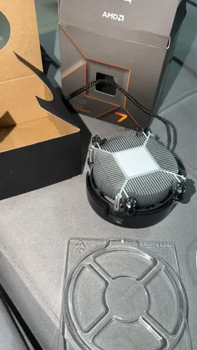 Processador AMD Ryzen 7 8700X + Cooler Original AMD 