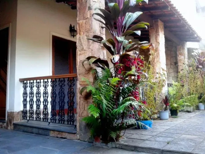 Casa Petrópolis, Corrêas, ótimo local. Uso Residencial ou Comercial