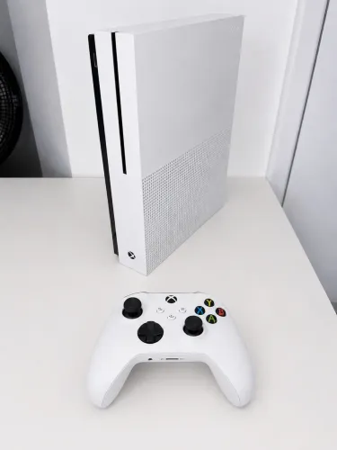 Xbox One S 500GB impecável- midia fisica e digital
