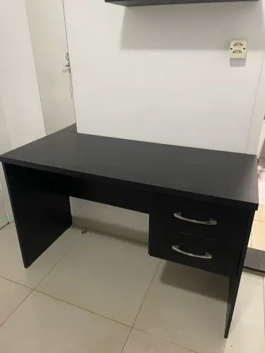 Escrivaninha com 2 gavetas MDF preta