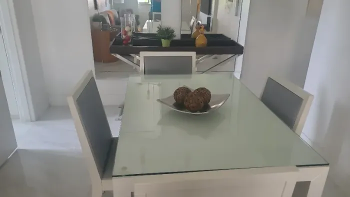 Mesa retangular com tampo de vidro 8 mm sem as cadeiras 