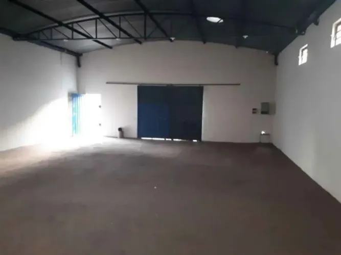 Barracão comercial para locação no bairro Santa Edwiges em Bauru-SP.