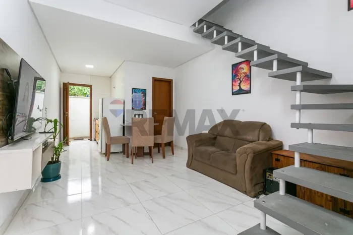 Sobrado a venda com 2 dormitórios, 78 m2 construído, por R$ 400.000,00 no Alto Ribeirão, F