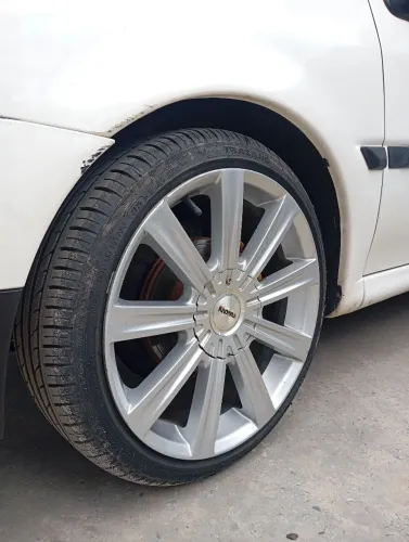 Rodas R17 + pneus 195/40.
