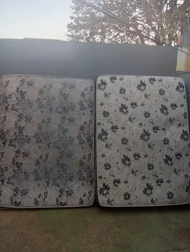 Vendo colchão e base usados de casal por 70$