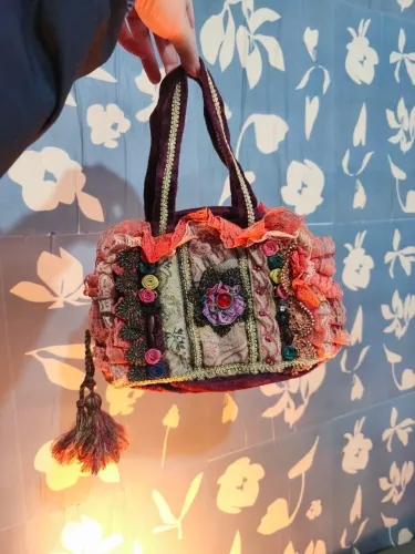 Bolsa Parresh Pequena Vintage Bolsa Pequena Boho Aplicações Florais e Detalhes Dourados
