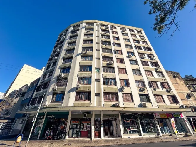 Quitinete ampla, ensolarada, em andar alto e com vista aberta