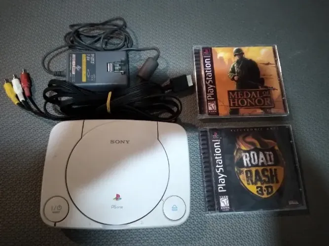 Playstation 1 Ps1 c/defeito + cabos + 2 Jogos 