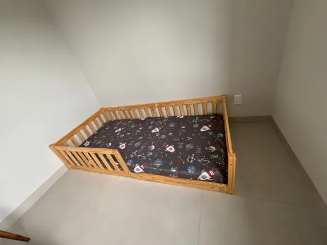 Cama de solteiro montessoriana