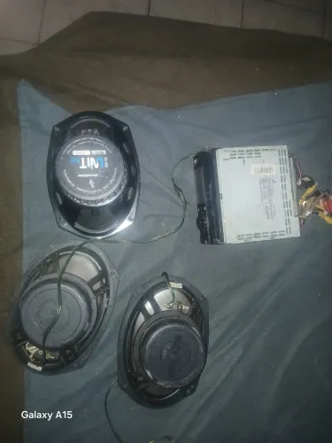 Estou vendendo esse som Pioneer com três alto-falantes em boas condições bem conservado