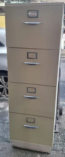 Arquivo de mdf com aço em bom estado.