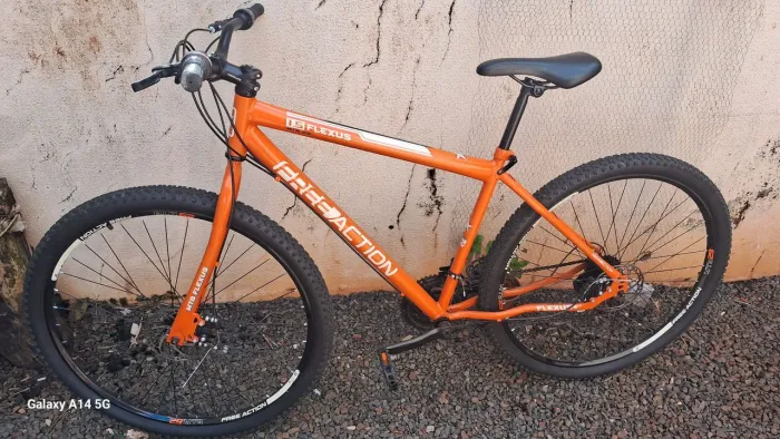 Vendo bicicleta aro 29 bom estado 1 mesmo e meio de uso