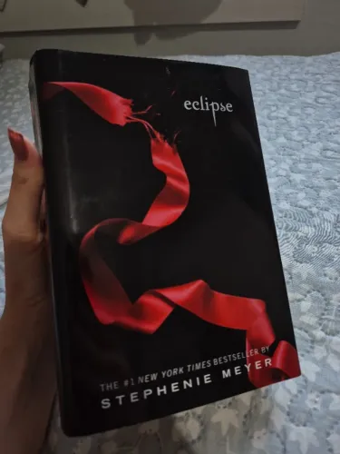 Livro eclipse em inglês (capa dura)