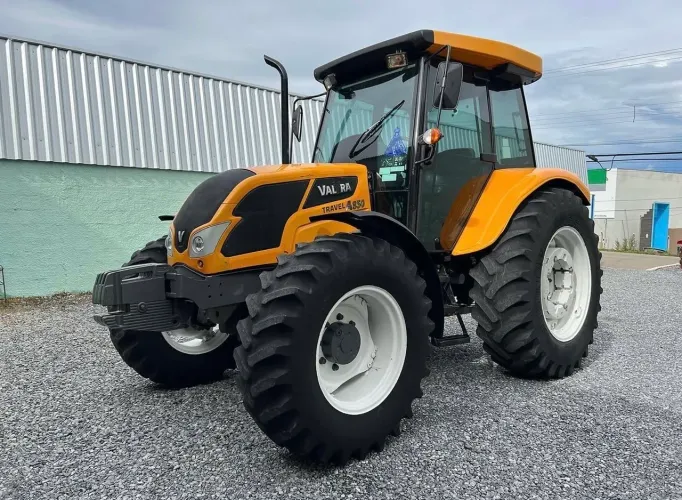 TRATOR AGRÍCOLA