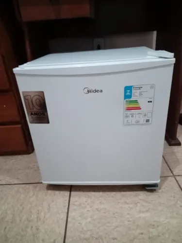 Vendo frigobar midea 430