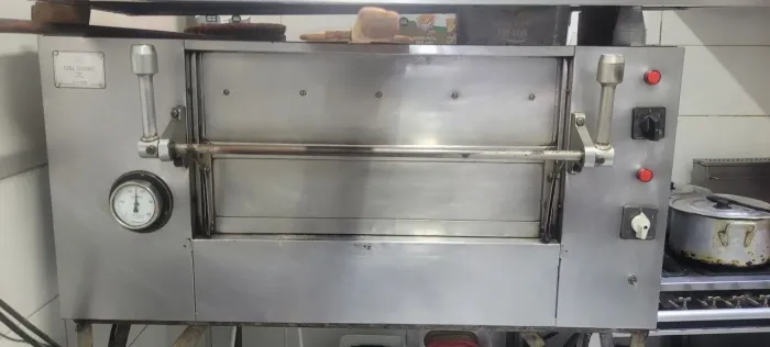 Forno industrial elétrico e armário de descanso esfiha