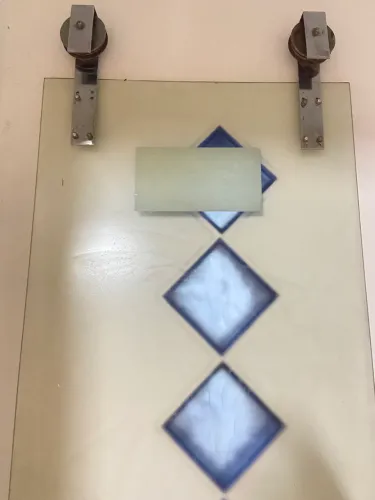 Porta de vidro com roldanas inox