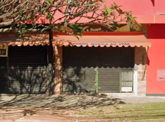 Loja na Praça Antônio Menk, 136 100 m²