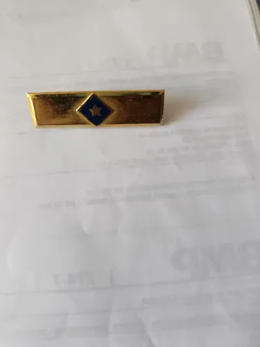 02 distintivos de insignas militares.