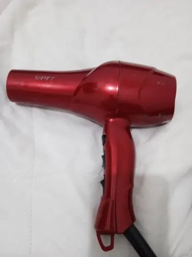 Vendo secador de cabelo taif red lon, 127v ,1900w R$ 100,00 top baixei o preço pra vender