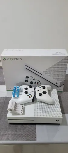 X BOX ONES 1T semi novo