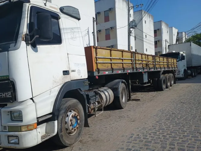 Caminhão + carreta
