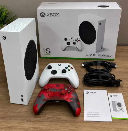 Xbox series s com dois controles