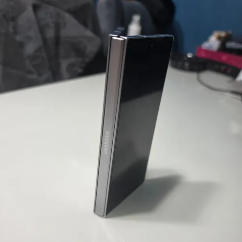 Samsung Z Fold 6 12GB de memória 512 de Armazenamento 