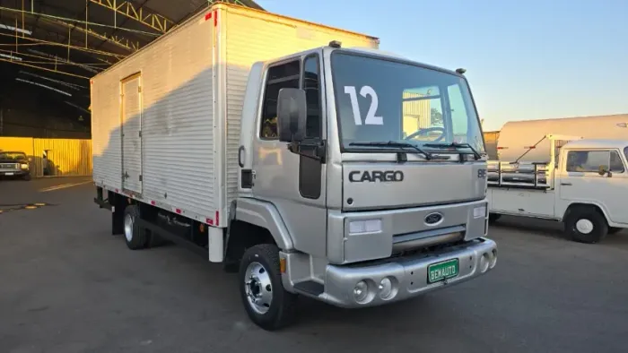 Ford Cargo 815 Baú Ano 2012