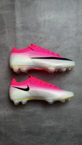 Chuteira Nike / edição copa do mundo