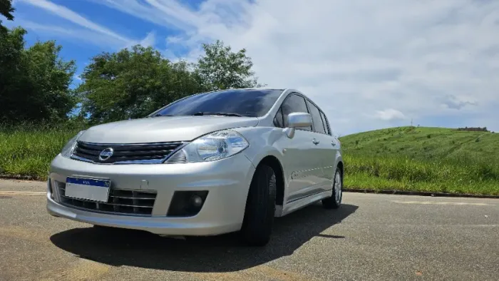 Nissan Tiida SL 1.8/1.8 Flex 16V Aut. 2012