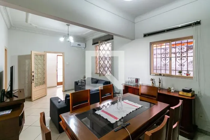 Casa à Venda - Carlos Prates, 3 Quartos, 250 m2