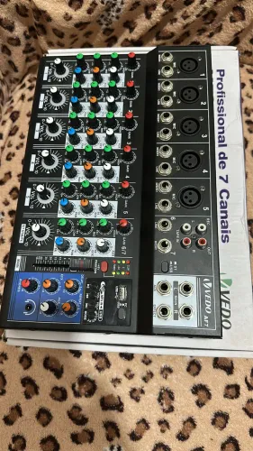 Mesa de som 7 canais com entrada USB E Bluetooth