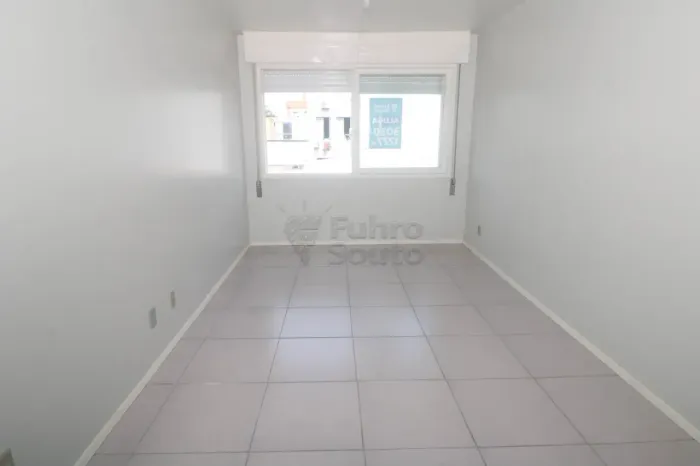 Kitnet no Edifício Comodoro - Praticidade no coração de Pelotas!