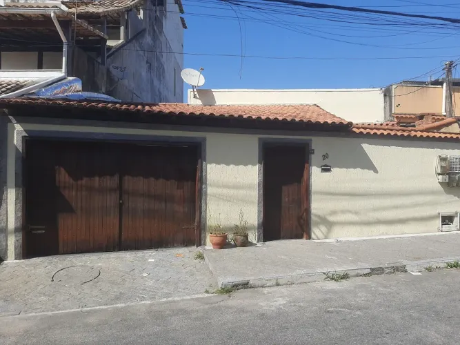 Alugo 2 casas mesmo terreno 1 3qts outra 2 qts 