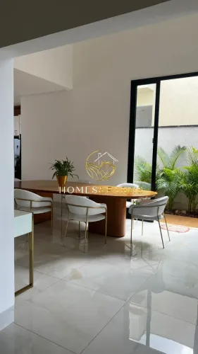 Casa térrea para locação no Jardim Veneza ? 4 suítes, piscina e condomínio fechado