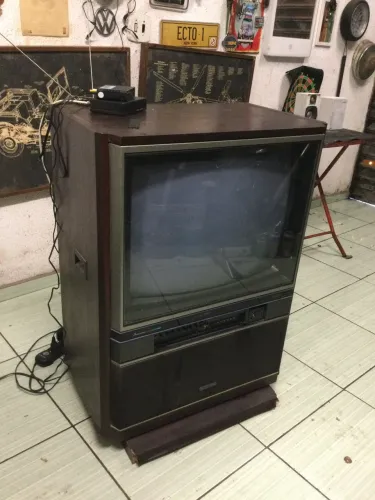 Tv antiga e rara Mitsubishi tc2602