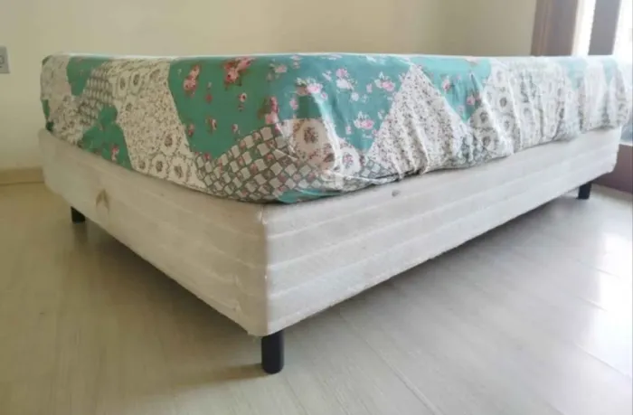 Vende-se cama box e colchão semi casal