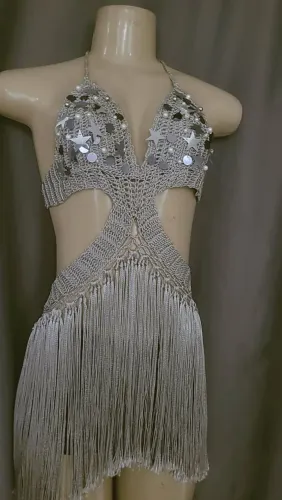Vestido brilho de crochê 