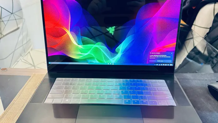 Razer Blade 15 Advanced Edition (2020) | i7 10ª Geração | RTX 2080 Super | OLED 4K Touch