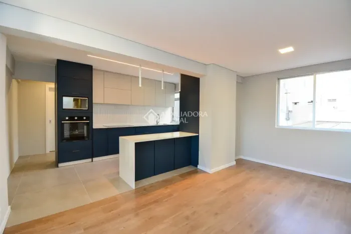 Apartamento Reformado com Vista Mar e 4 Dormitórios no Centro de Florianópolis