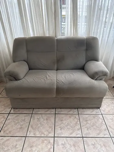 Sofá de dois lugares