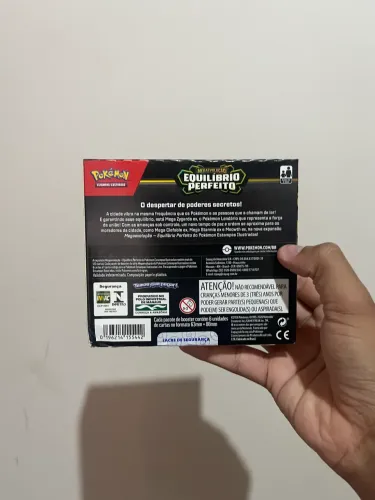 Booster Box Pokémon Equilíbrio Perfeito
