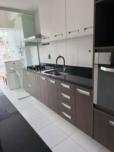 Linda cobertura em condomínio no Recreio.