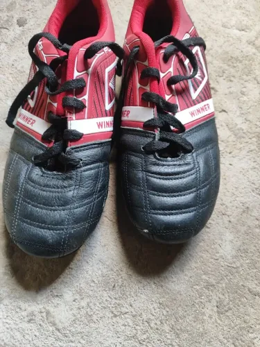 Vendo uma chuteira society nova pontuação 41