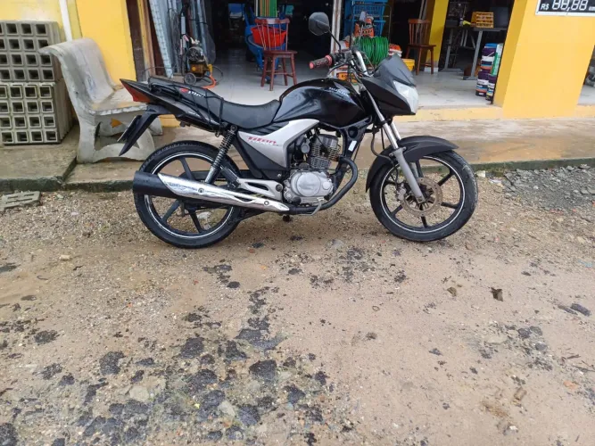 Vendo moto com 150