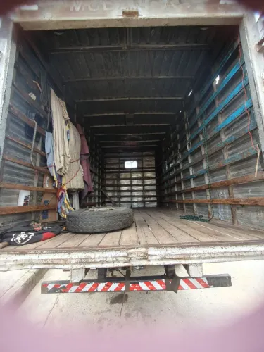 Vende se bau ou troco por carroceria