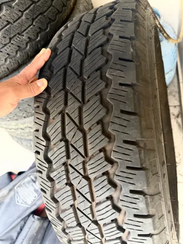 Pneus Bridgestone 255/70 R17 caminhonete