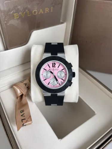 Bvlgari Aluminium Chronograph Rosa 42mm Quartzo Vidro Safira Borracha Preta